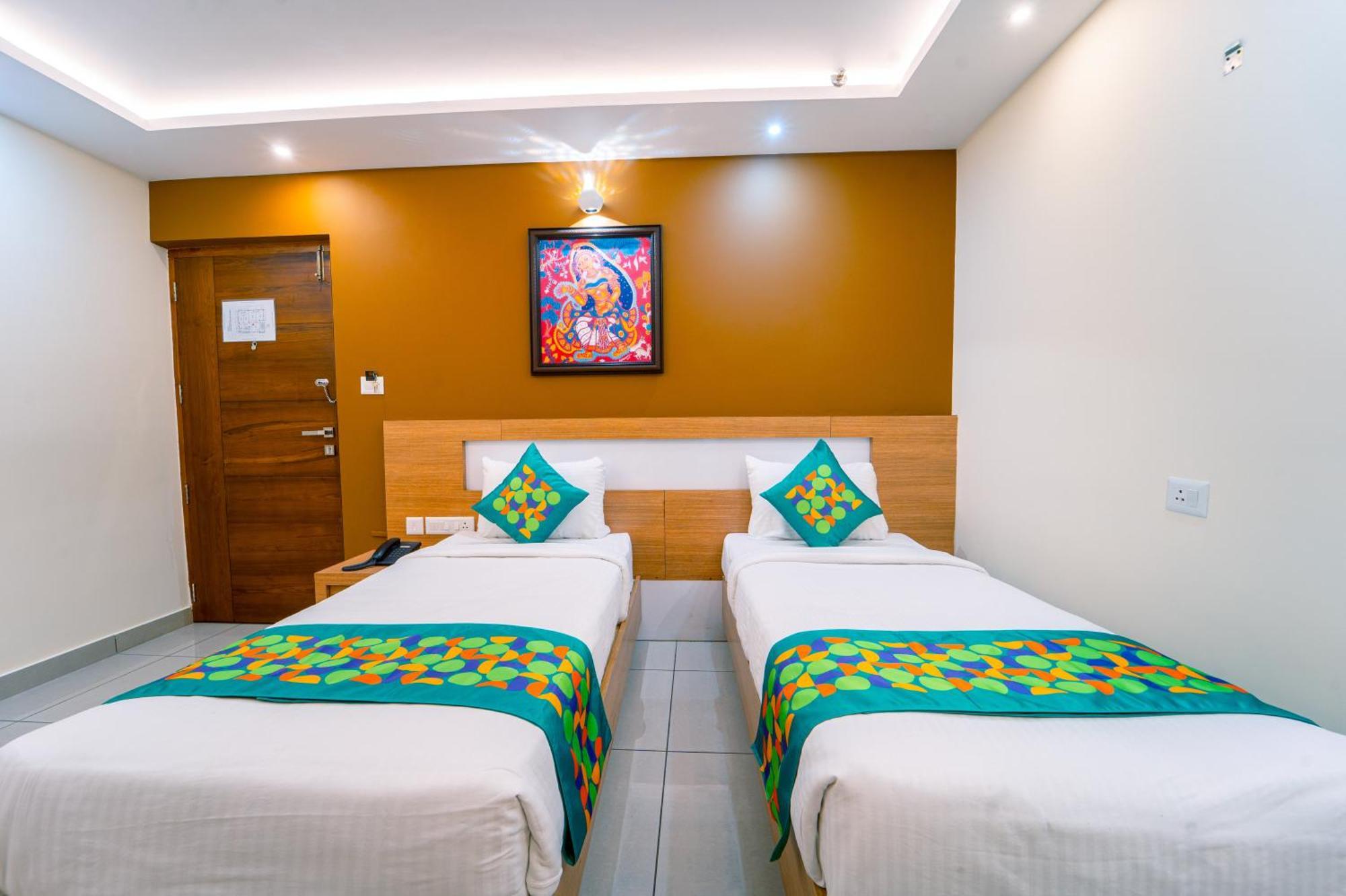 Treebo Sree Varshavilas Regency, 2 Mins From Guruvayoor Temple Guruvāyūr Exterior foto